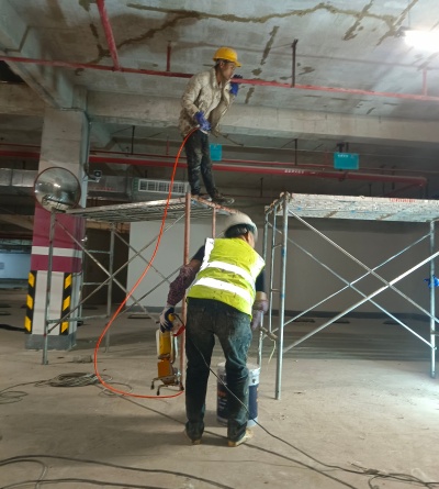 内部灌浆填充（针对受力变形类中等裂缝）加固处理法